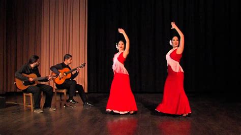 Entre Dos Aguas - En intensiv flamencojourney genom passionerade rytmer och melankoliska sångmelodier