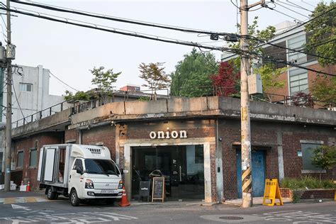 성수역 맛집: 시간을 거슬러 올라가는 맛의 여행