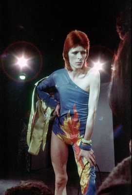 Ziggy Stardust - En kosmisk glamrockopera med en androgyn ikon